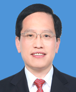 穿着西装的男人在微笑 描述已自动生成